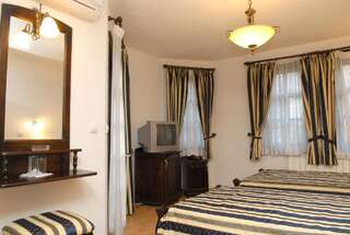 Отель Hotel Bolyarka Мелник Двухместный номер с 1 кроватью или 2 отдельными кроватями-3